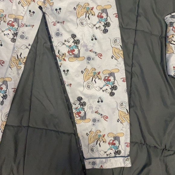 NWOT Kids Disney Mickey Mouse & Pluto Pajama Set - Picture 12 of 16